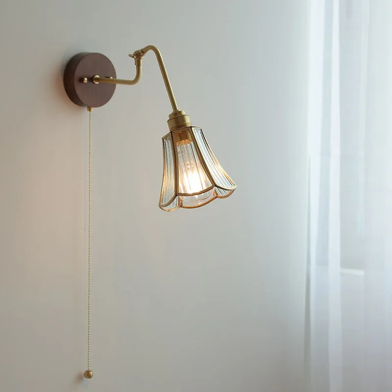 Helnys Vintage Wall Lamp with Pull Chain and Wood Base